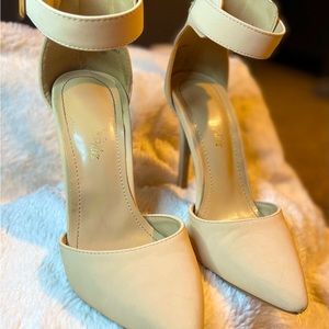 Lightly used cream pointed toe heels with ankle strap.